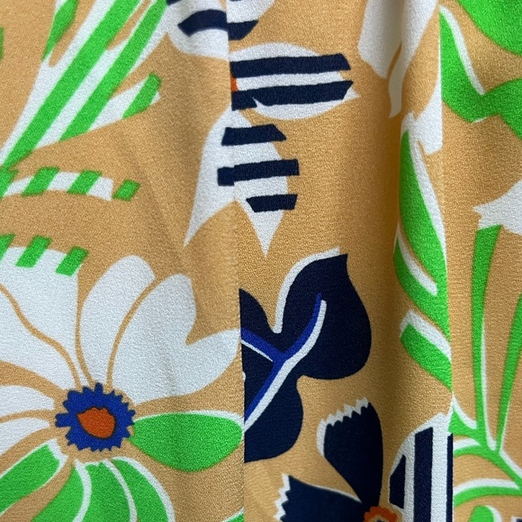 NWOT Cabi Island Mod Floral Style #6296 Blouse Tangerine Green Black White - Picture 4 of 7